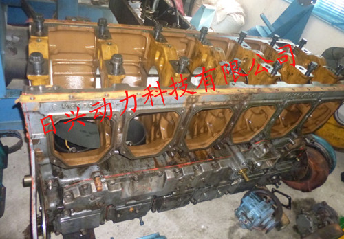 安裝三菱S6R柴油發(fā)動(dòng)機(jī)曲軸