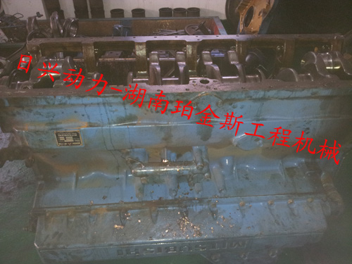 測(cè)量三菱S6R柴油發(fā)動(dòng)機(jī)缸套凸肩部分的突出量