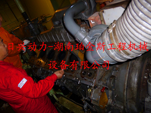 三菱R16柴油發(fā)動(dòng)機(jī)缸套、活塞、連桿的解體、檢修