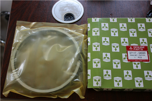 三菱12R發(fā)動(dòng)機(jī)活塞